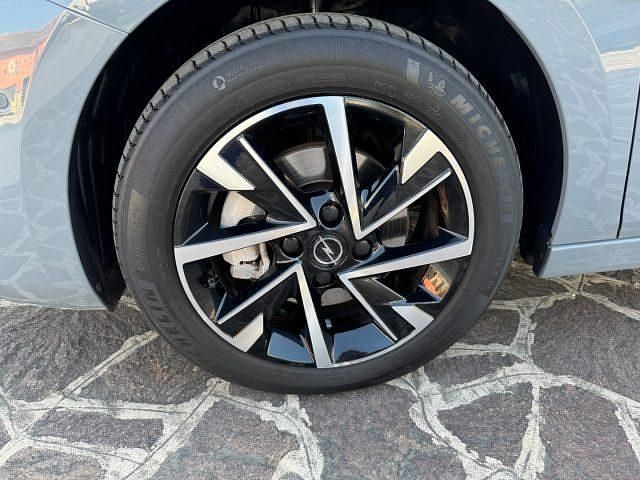 Usata Opel Corsa 101 CV (74 kW) 2024 Grigio / pastello Berlina