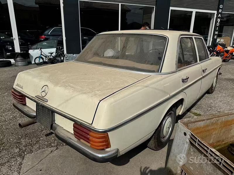 Usata Mercedes 200 95 CV (69 kW) 1970 Berlina