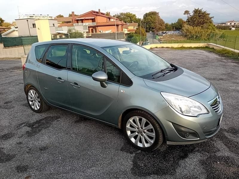 Argento Usata 2012 Opel Meriva Monovolume | 2000 € (Super prezzo) - Immagine 1/4
