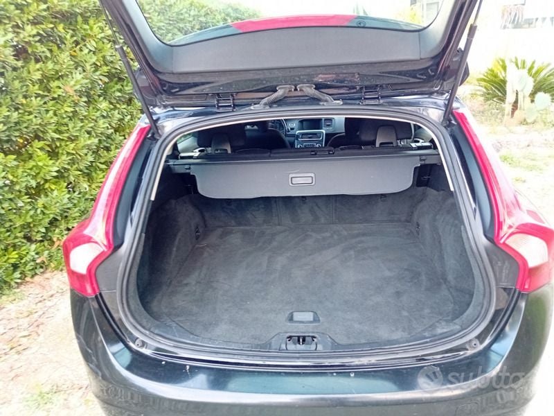 Usata Volvo V60 120 CV (88 kW) 2015 Nero Station wagon