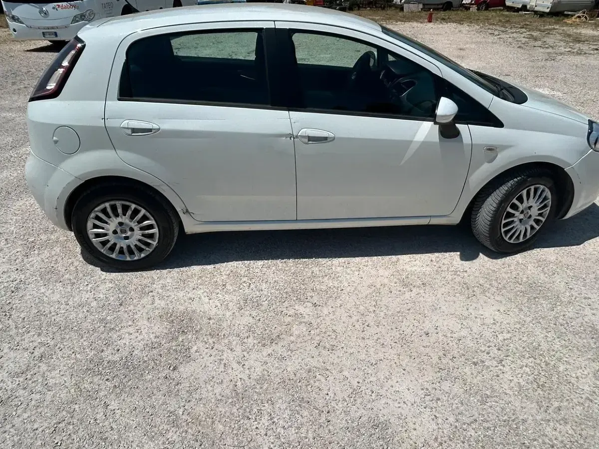 Usata Fiat Punto 77 CV (56 kW) 2013 Bianco Utilitaria