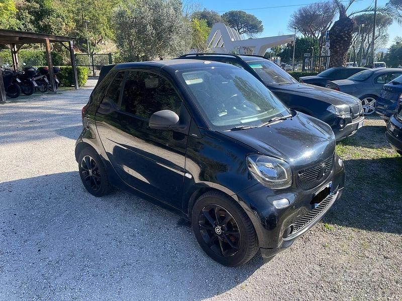 Nero Usata 2016 Smart ForTwo Cabrio Cabrio | 11.900 € (Cara) - Immagine 1/4