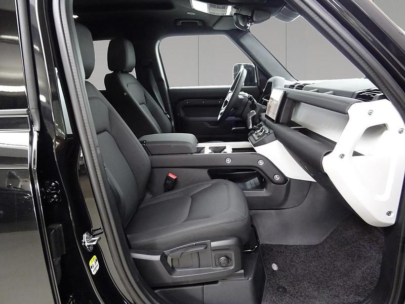 Usata Land Rover Defender S 200 CV (147 kW) 2025 Santorini black SUV