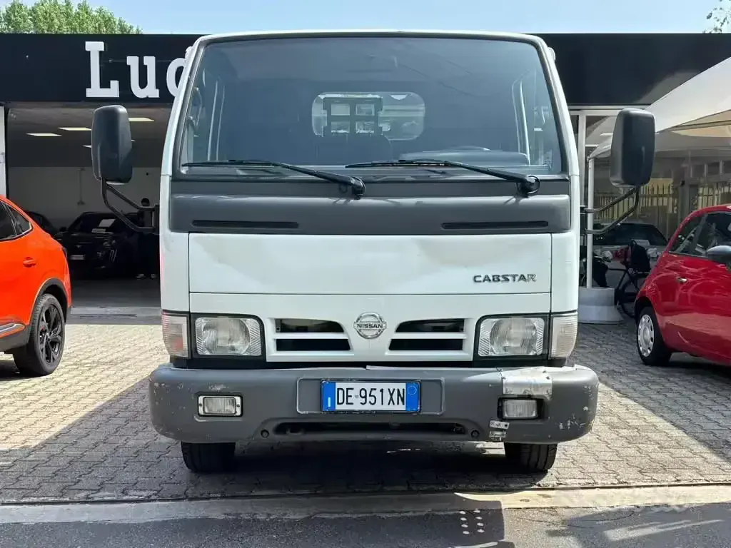 Usata Nissan Cabstar 125 CV (91 kW) 2006 Bianco Pick-up