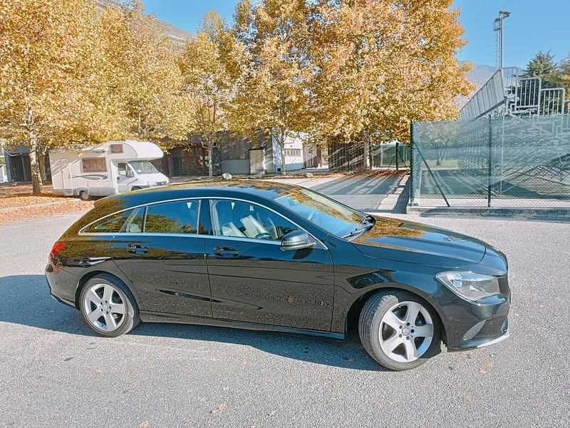 Usata Mercedes CLA200 Shooting Brake Business 136 CV (100 kW) 2017 Nero Station wagon