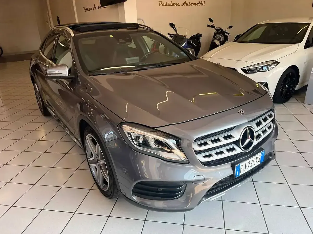 Usata Mercedes GLA200 Premium 136 CV (100 kW) 2017 Grigio SUV