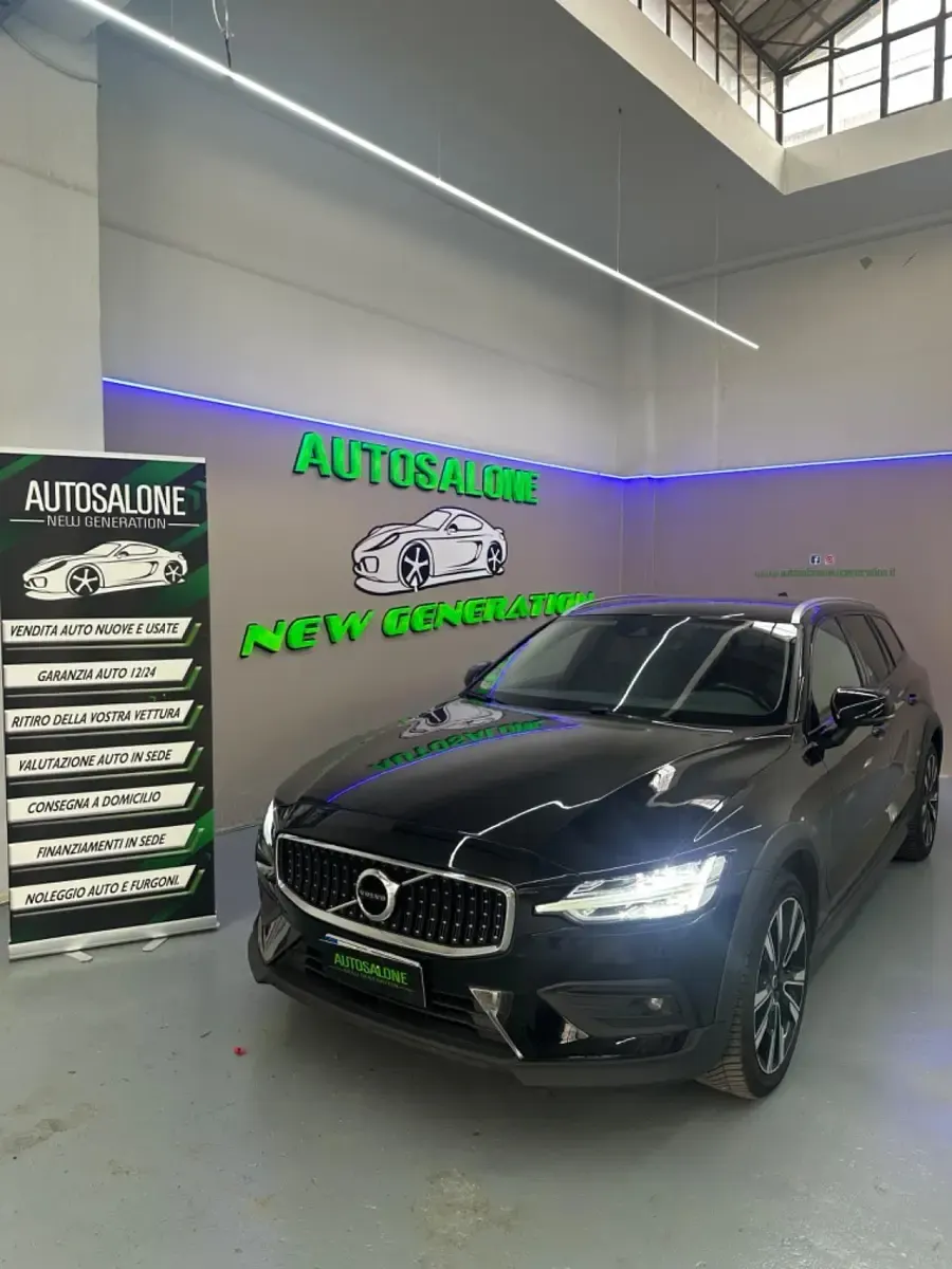 Usata Volvo V60 Business Edition 250 CV (183 kW) 2020 Nero Station wagon