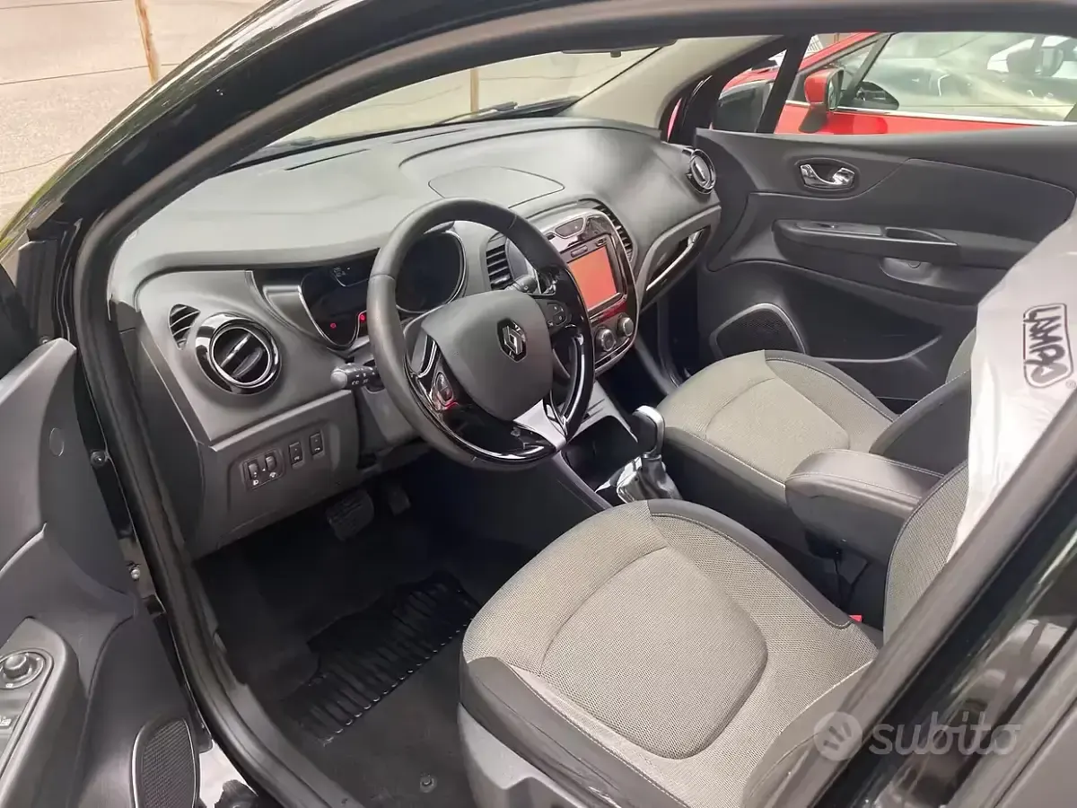 Usata Renault Captur 90 CV (66 kW) 2016 Nero SUV