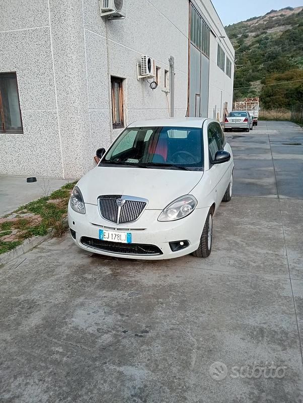 Usata Lancia Ypsilon 75 CV (55 kW) 2011 Bianco Utilitaria