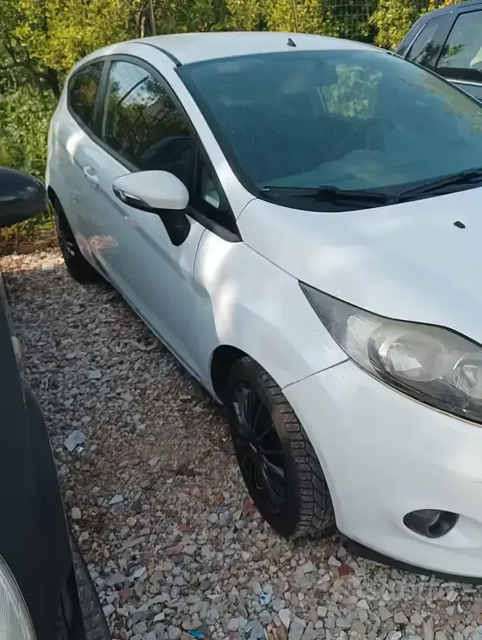 Usata Ford Fiesta 82 CV (60 kW) 2011 Berlina