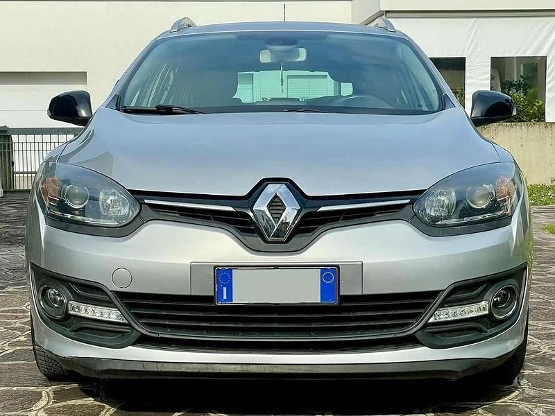 Usata Renault Mégane III LIMITED 110 CV (80 kW) 2015 Argento Station wagon