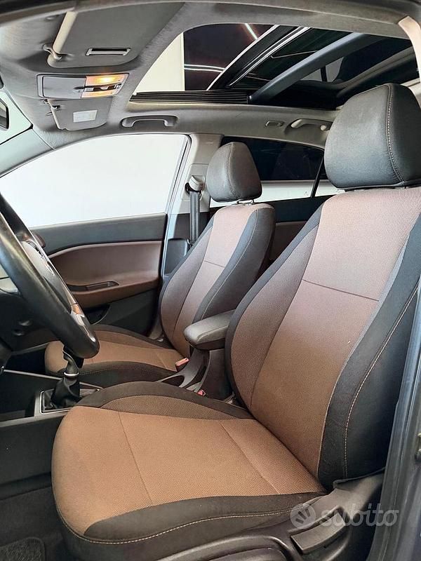 Usata Hyundai i20 Style 75 CV (55 kW) 2015 Grigio Berlina