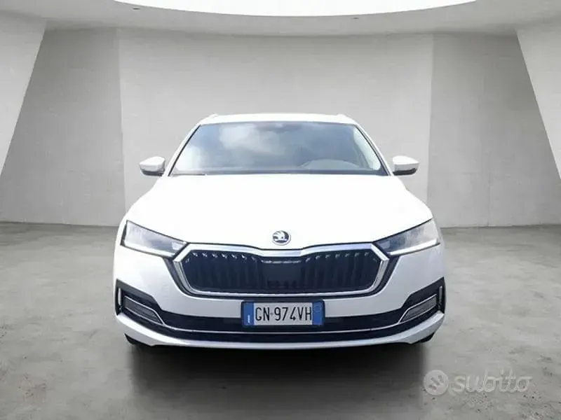 Usata Skoda Octavia Executive 150 CV (110 kW) 2023 Bianco Station wagon