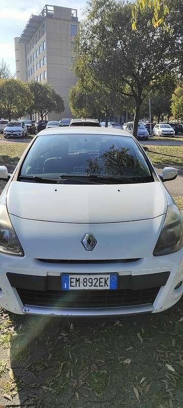 Usata 2012 Renault Clio IV Dynamique Tre volumi | 2700 € (Ottimo prezzo) - Immagine 1/4