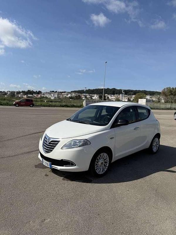 Usata Lancia Ypsilon S 95 CV (69 kW) 2015 Beige Utilitaria