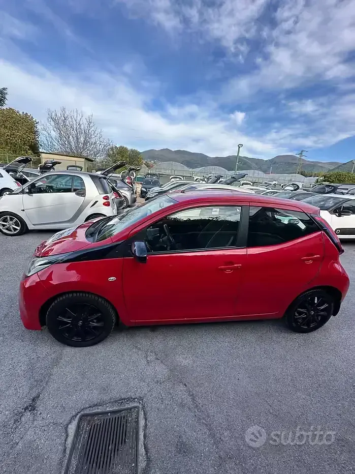 Brugt Toyota Aygo X-play 72 HK (52 kW) 2018 Rød Hatchback