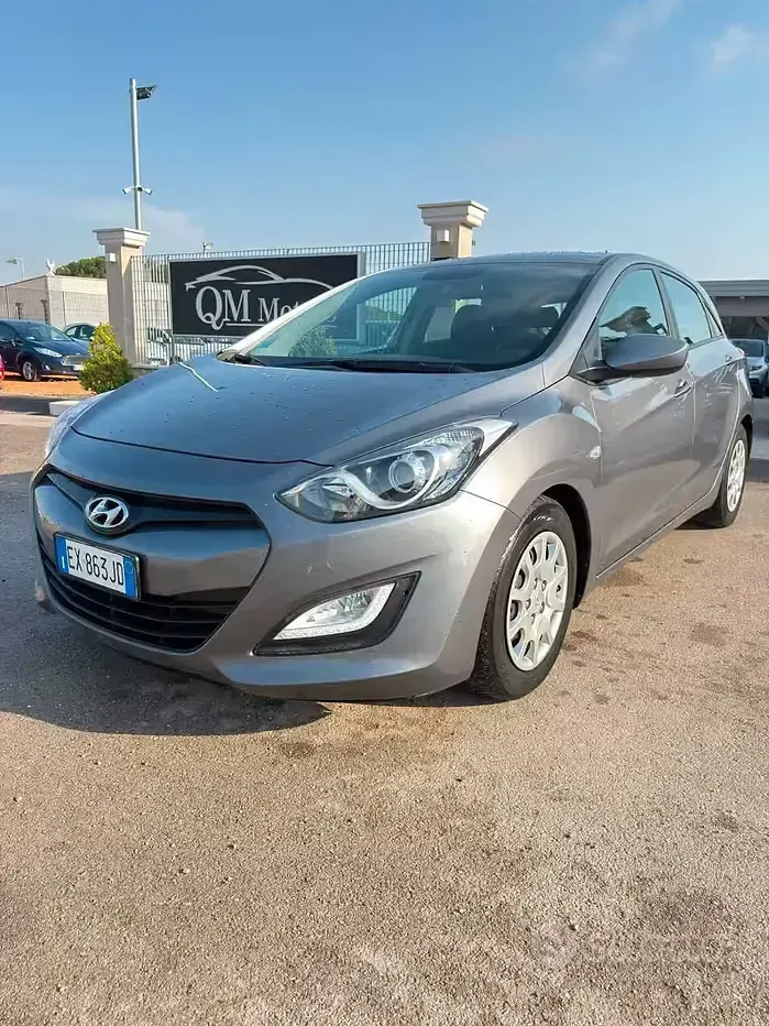 Usata Hyundai i30 GO! 110 CV (80 kW) 2015 Grigio Berlina