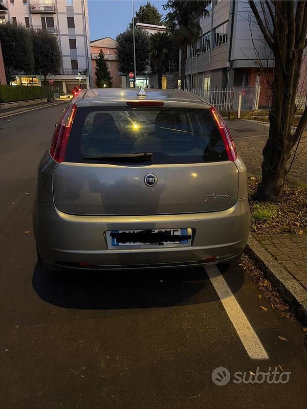 Usata Fiat Grande Punto 75 CV (55 kW) 2007 Grigio Utilitaria