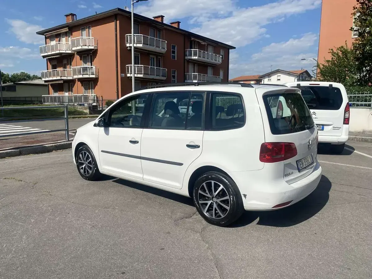 Usata VW Touran Comfortline 105 CV (77 kW) 2013 Bianco Monovolume