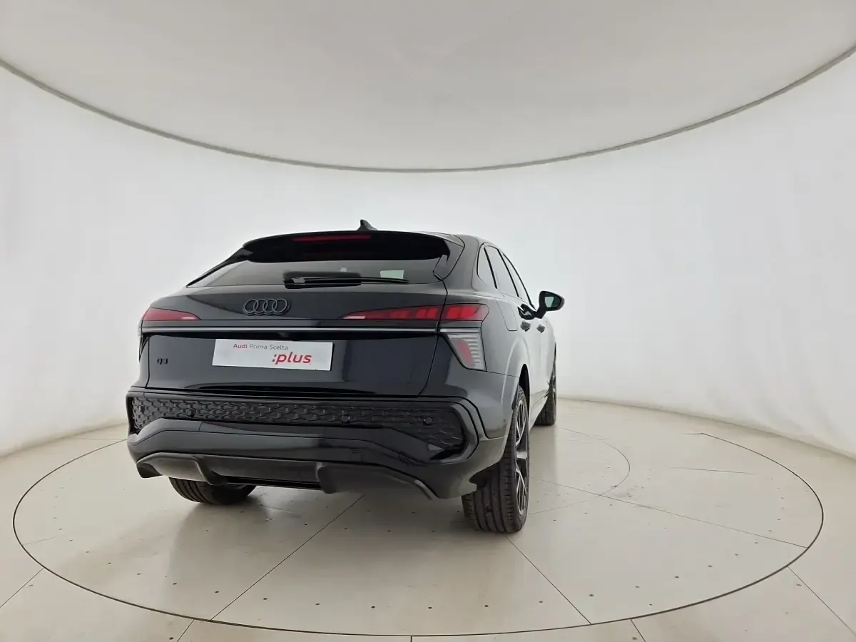 Nuova Audi Q3 Sportback S-Line 150 CV (110 kW) 2026 Nero mito metallizzato SUV
