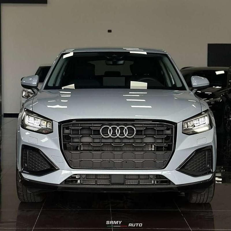 Grigio Nuova 2025 Audi Q2 Ambiente SUV | 34.990 € (Super prezzo) - Immagine 1/4