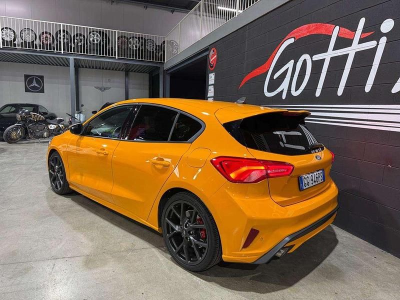 Usata Ford Focus 280 CV (205 kW) 2021 Arancione Berlina