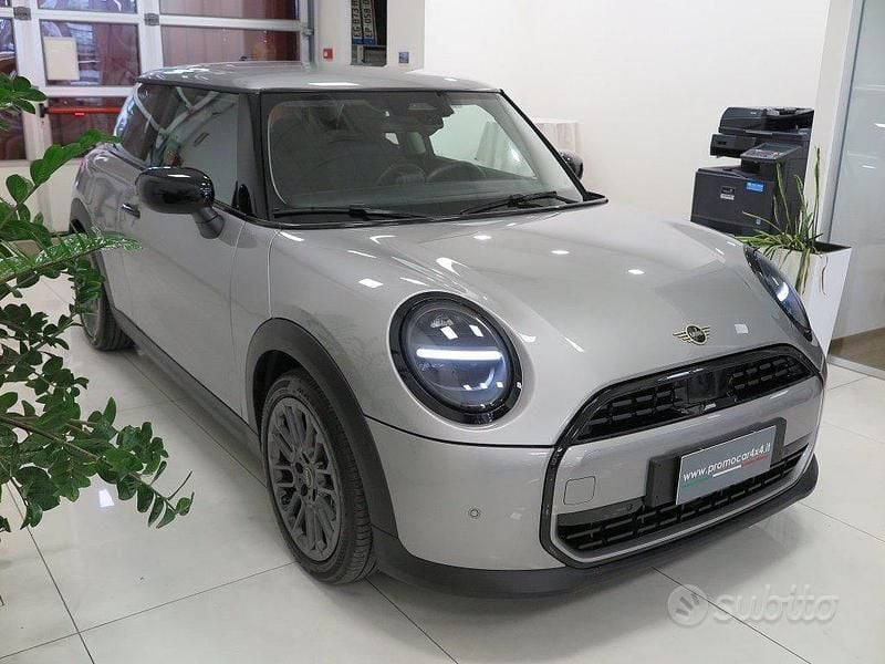 Usata Mini Cooper Essential 156 CV (114 kW) 2024 Grigio Utilitaria