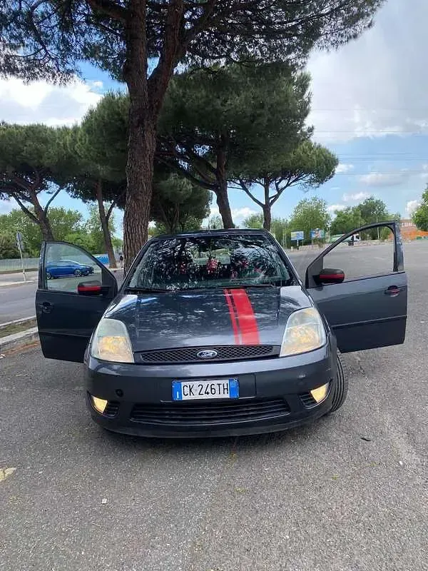 Begagnad Ford Fiesta Ghia 68 HK (50 kW) 2003 Halvkombi