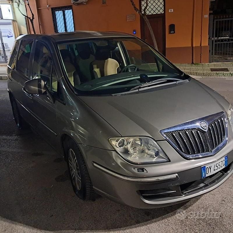 Usata Lancia Phedra 170 CV (125 kW) 2009 Grigio Monovolume