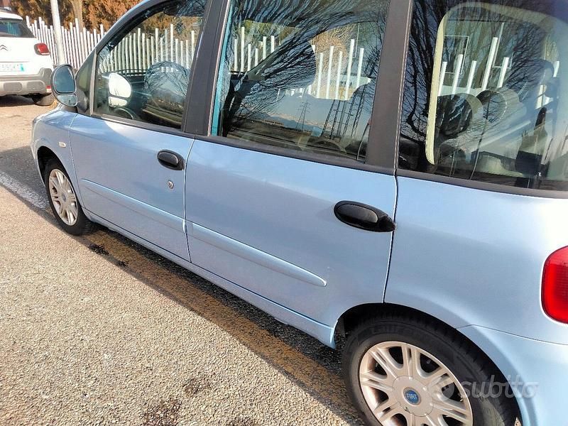 Usata Fiat Multipla 120 CV (88 kW) 2007 Blu Monovolume