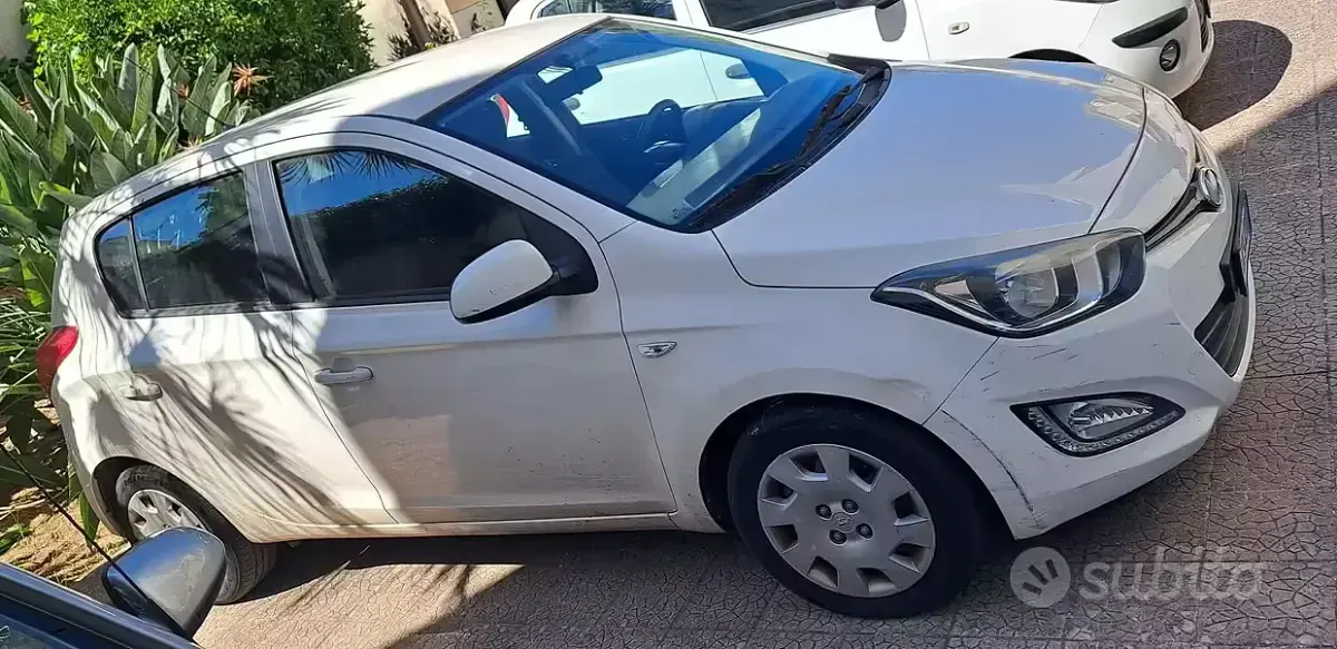 Usata Hyundai i20 85 CV (62 kW) 2013 Bianco Utilitaria