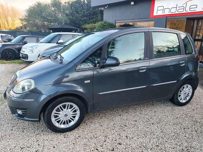 Usata Lancia Musa Gold 95 CV (69 kW) 2012 Grigio Monovolume