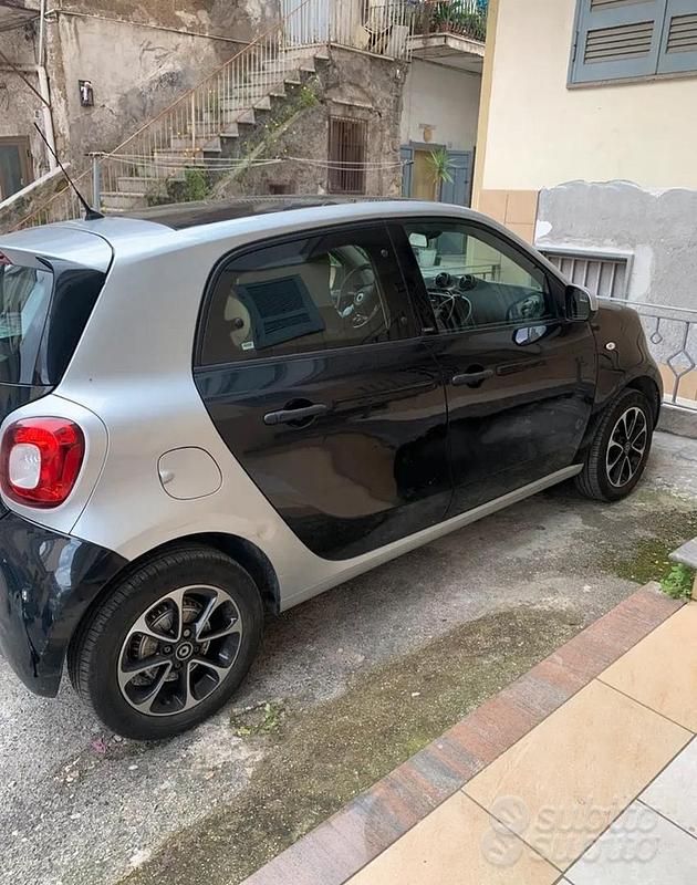Usata Smart ForFour 71 CV (52 kW) 2016 Nero Utilitaria