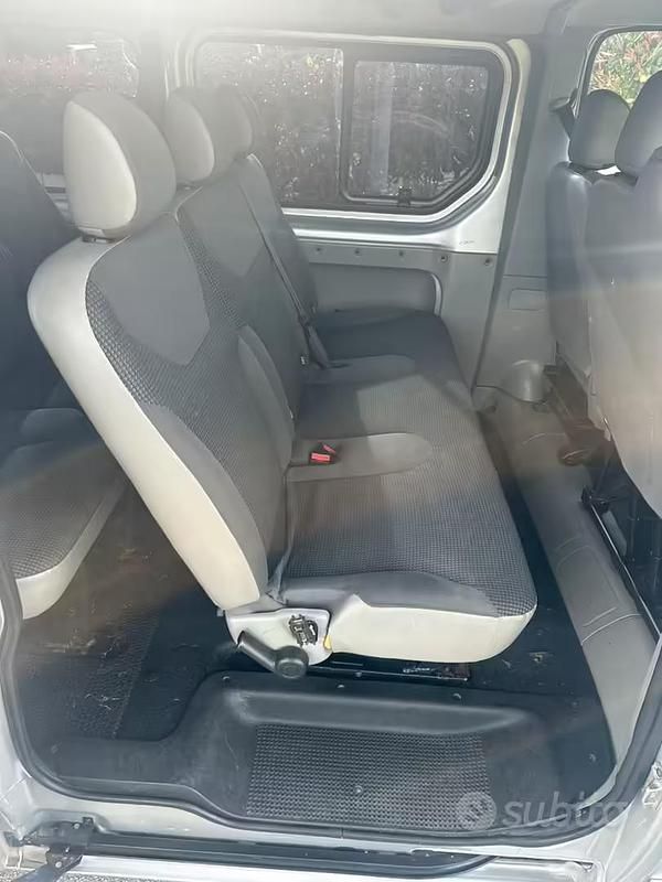 Usata Opel Vivaro 114 CV (83 kW) 2012 Grigio Monovolume