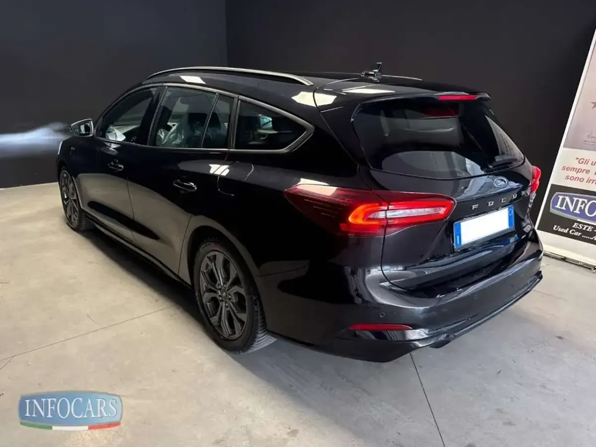 Usata Ford Focus ST-Line 155 CV (114 kW) 2023 Nero metallizzato Station wagon