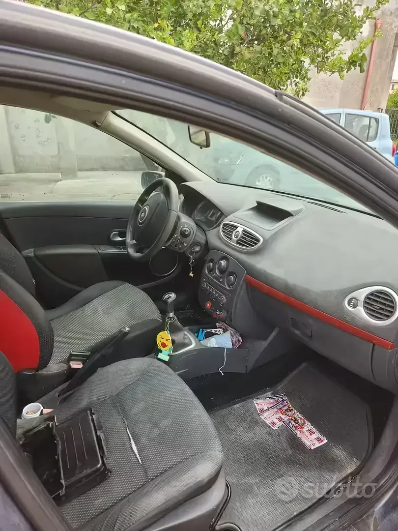 Usata Renault Clio Rip Curl 75 CV (55 kW) 2009 Grigio Utilitaria