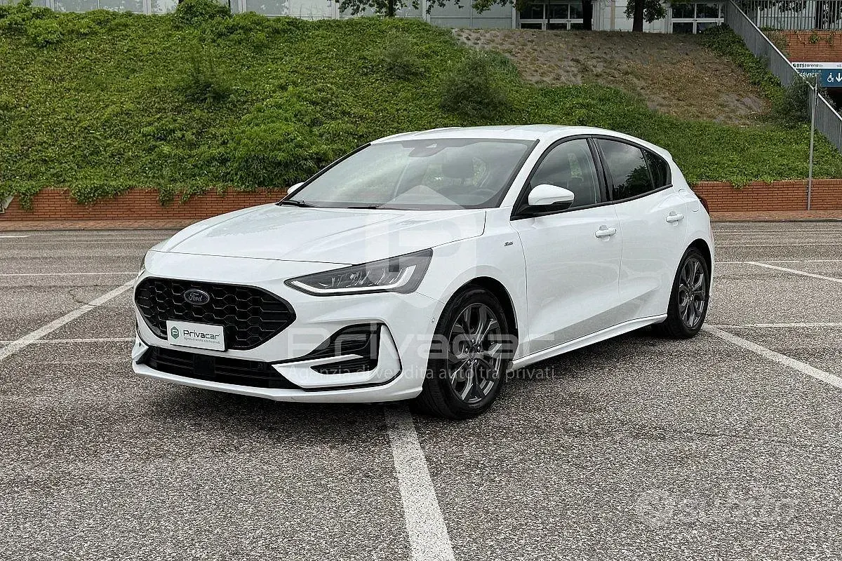 Käytetty Ford Focus ST 116 HP (85 kW) 2023 Valkoinen Viistoperä