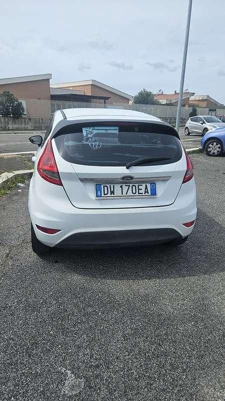 Usata Ford Fiesta 68 CV (50 kW) 2009 Bianco Utilitaria