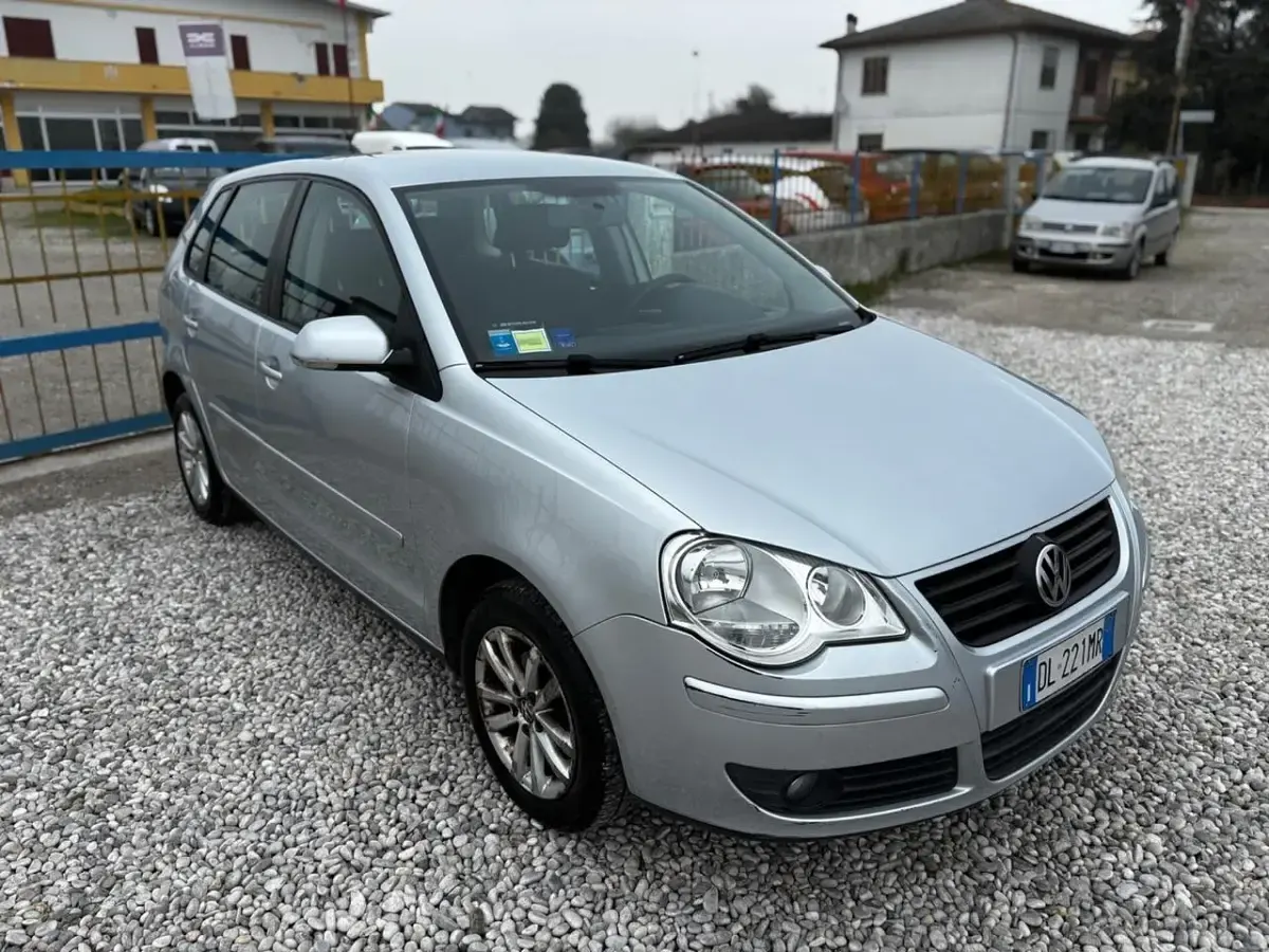 Usata VW Polo Trendline 75 CV (55 kW) 2005 Argento Berlina
