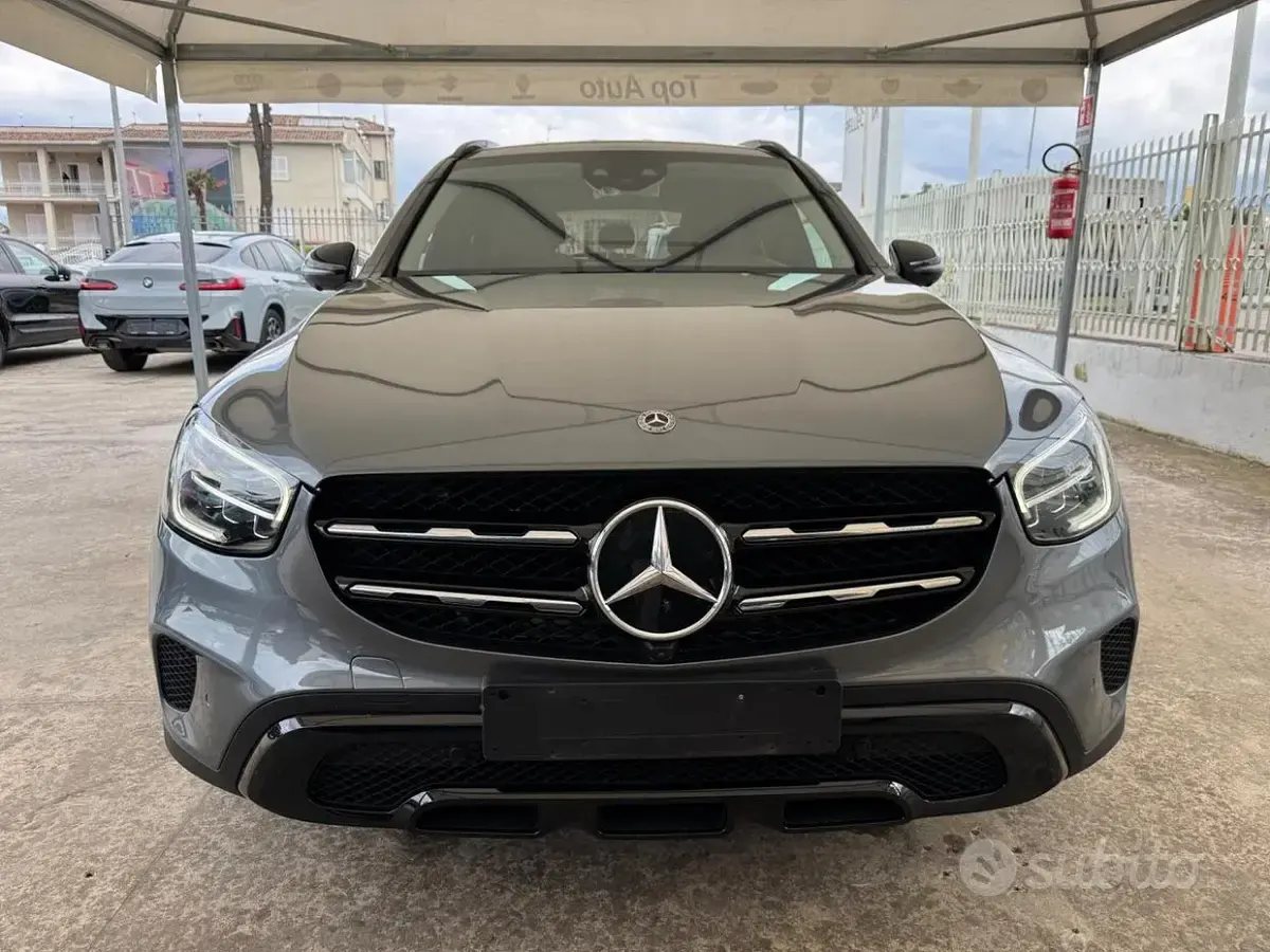 Usata Mercedes GLC300 245 CV (180 kW) 2020 Grigio SUV