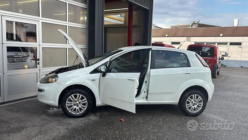 Usata Fiat Grande Punto 60 CV (44 kW) 2013 Bianco Utilitaria