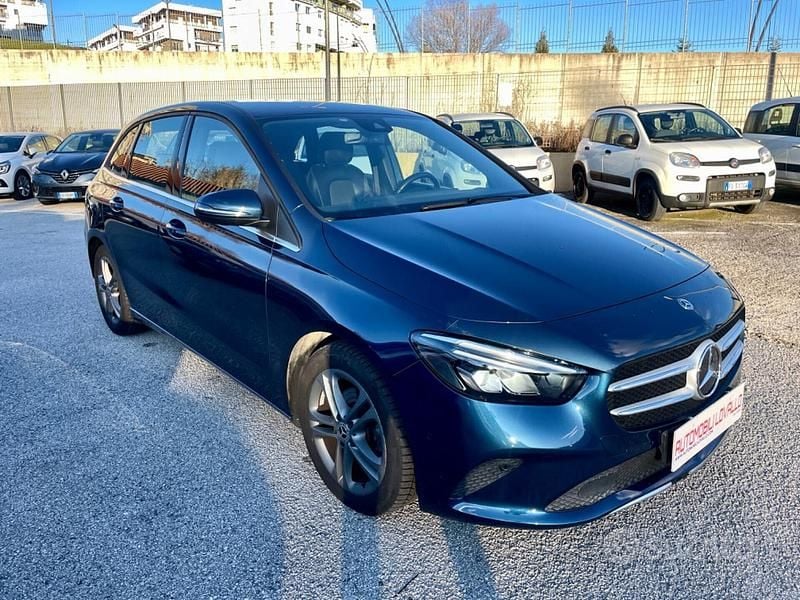 Begagnad Mercedes B180 Executive 116 HK (85 kW) 2019 Blå Minibuss