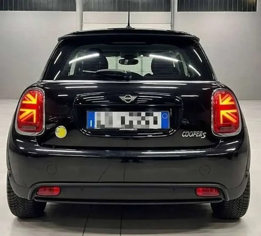 Usata Mini Cooper SE Classic 75 kW (102 CV) 2021 Nero Utilitaria