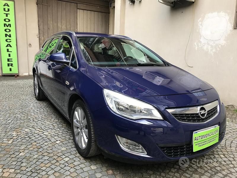 Usata Opel Astra 125 CV (91 kW) 2011 Blu Berlina