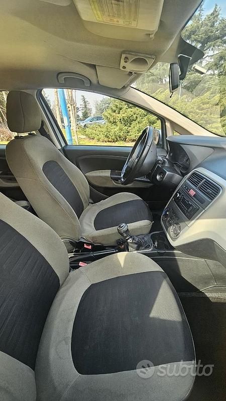 Usata Fiat Grande Punto Dynamic 77 CV (56 kW) 2005 Grigio Utilitaria