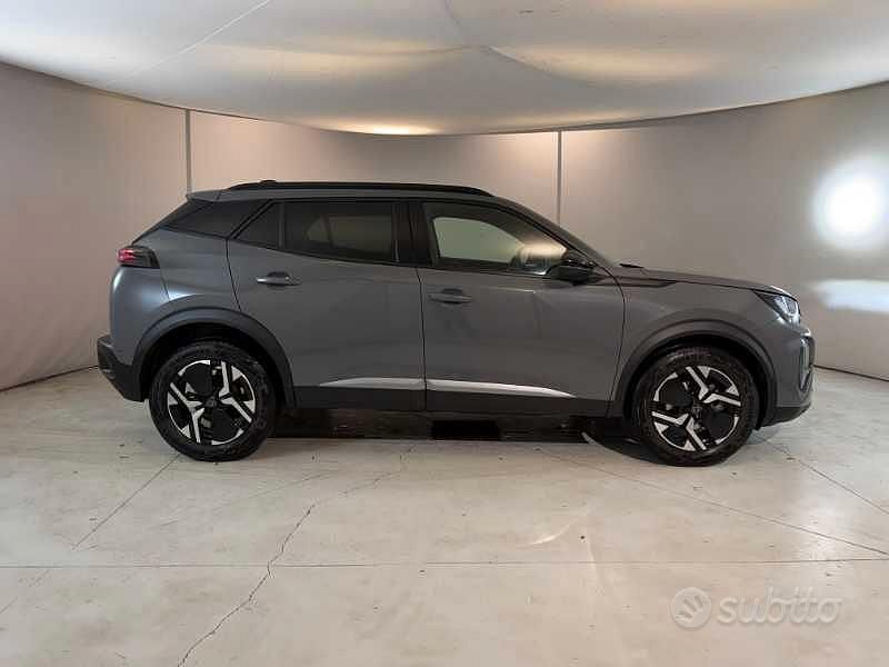 Usata Peugeot 2008 Allure 101 CV (74 kW) 2023 Grigio artense SUV