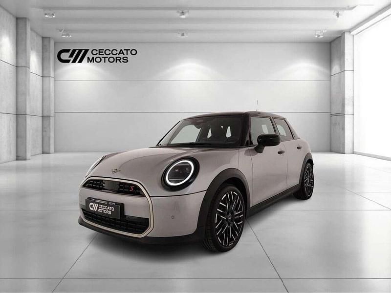 Usata Mini Cooper S Favoured 204 CV (150 kW) 2025 Melting silver iii Utilitaria