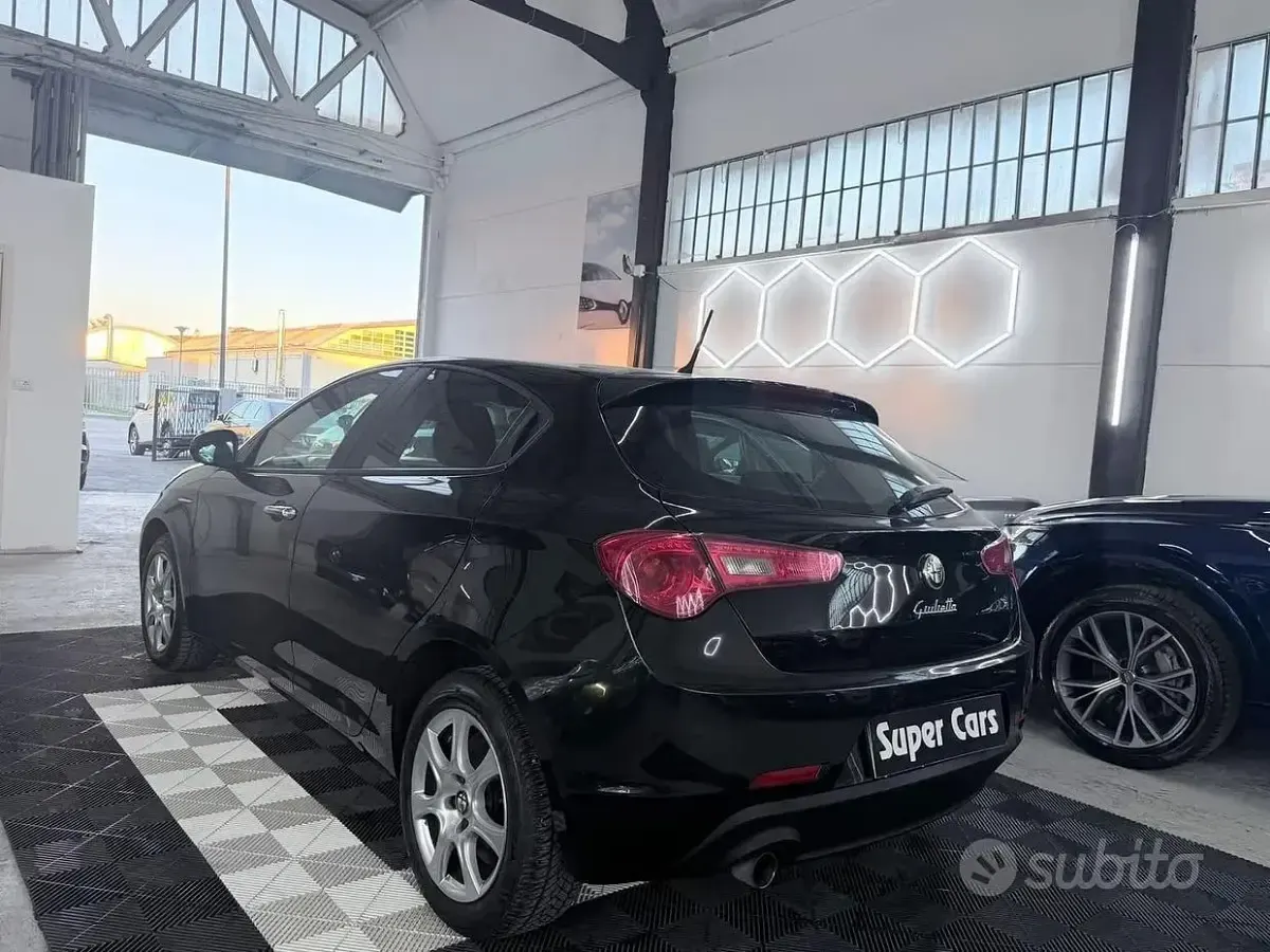 Usata Alfa Romeo Giulietta Exclusive 105 CV (77 kW) 2012 Nero Utilitaria