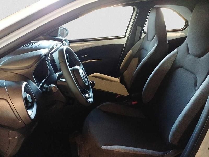 Nuova Toyota Aygo Active 72 CV (52 kW) 2025 Bianco Utilitaria