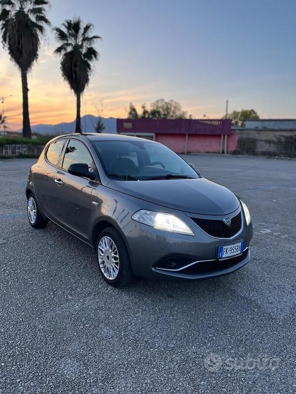 Usata Lancia Ypsilon Gold 85 CV (62 kW) 2017 Grigio Utilitaria